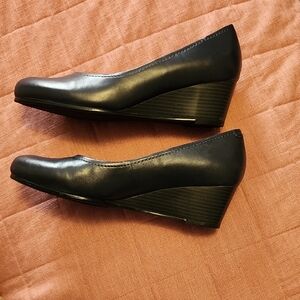 Trotters Women's Navy Blue Wedge Shoes